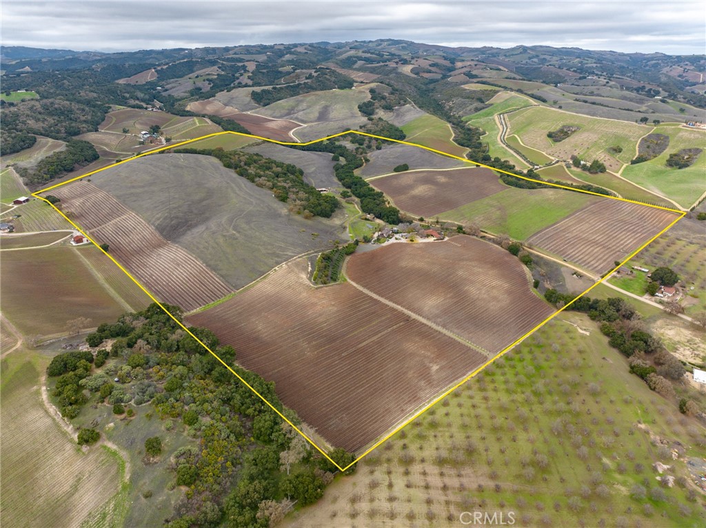 A property available for sale at 2135 Live Oak Rd, Paso Robles, CA 93446.