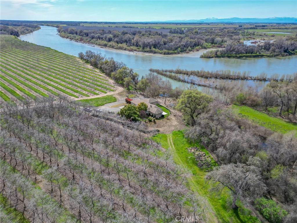 A property available for sale at 6725 State Highway 99e, Los Molinos, CA 96055.