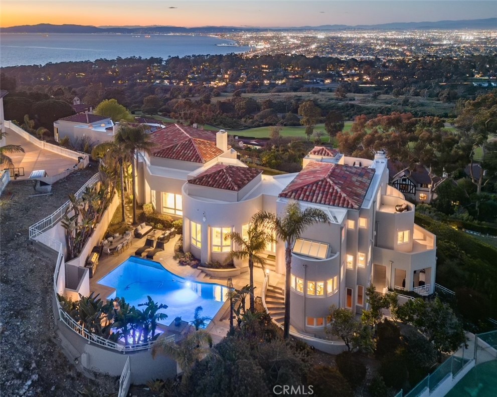 A property available for sale at 702 Via La Cuesta, Palos Verdes Estates, CA 90274.