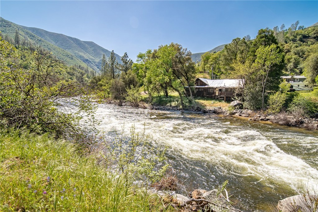 A property available for sale at 10049 Incline Road, El Portal, CA 95318.