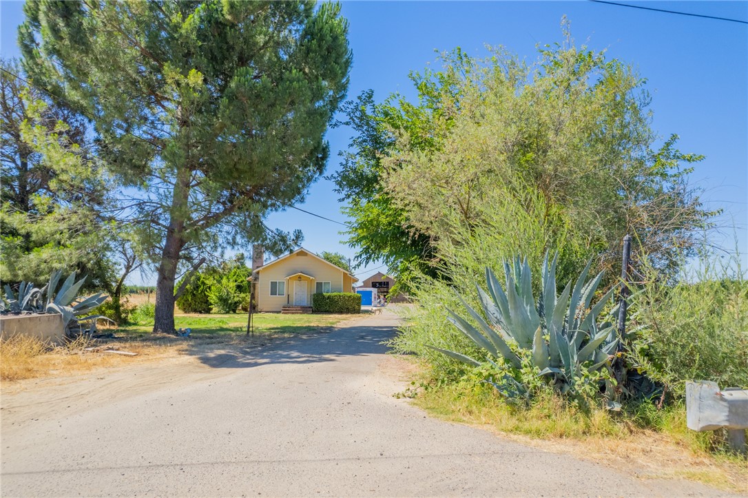 A property available for sale at 8663 Gerard Avenue, Le Grand, CA 95333.