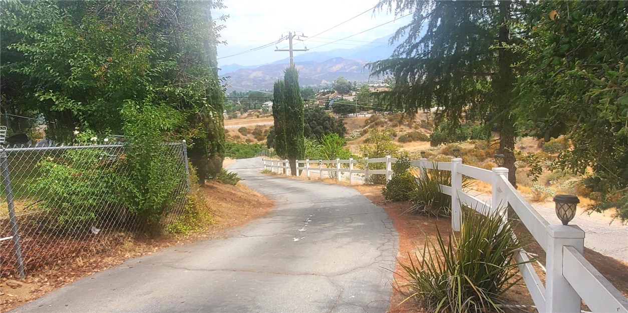 A property available for sale at 8725 Arabian Way, Calimesa, CA 92320.
