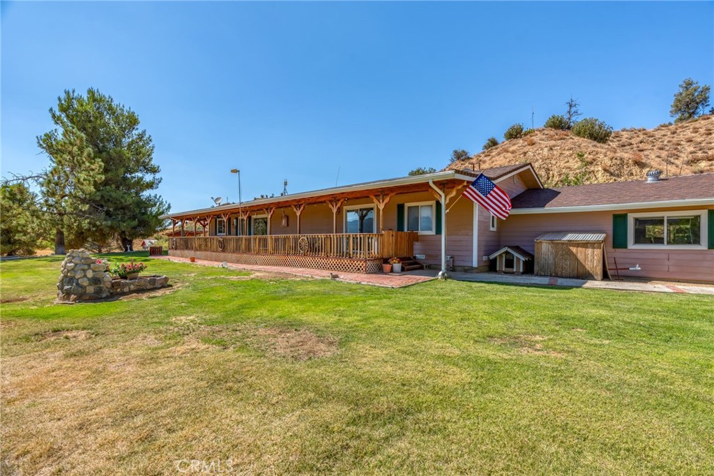 A property available for sale at 1087 Lockwood Valley Road, Maricopa, CA 93252.