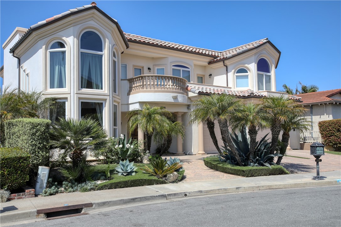 A property available for sale at 2569 Spyglass Drive, Pismo Beach, CA 93449.