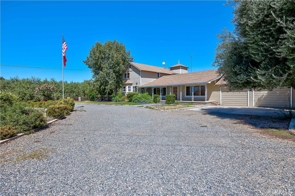 A property available for sale at 12800 Le Grand Road, Le Grand, CA 95333.