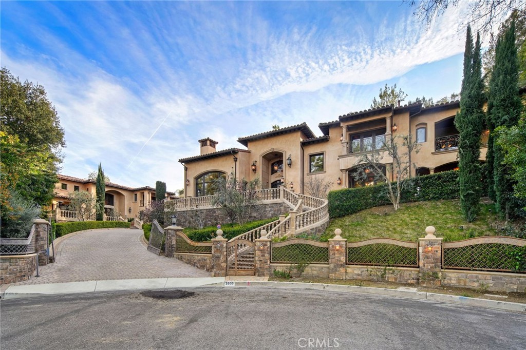A property available for sale at 3930 Royal Oak Place, Encino, CA 91436.