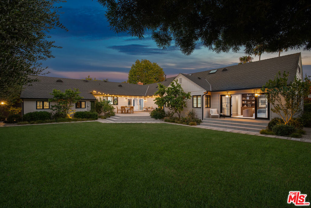 A property available for sale at 14903 Pampas Ricas Boulevard, Pacific Palisades, CA 90272.