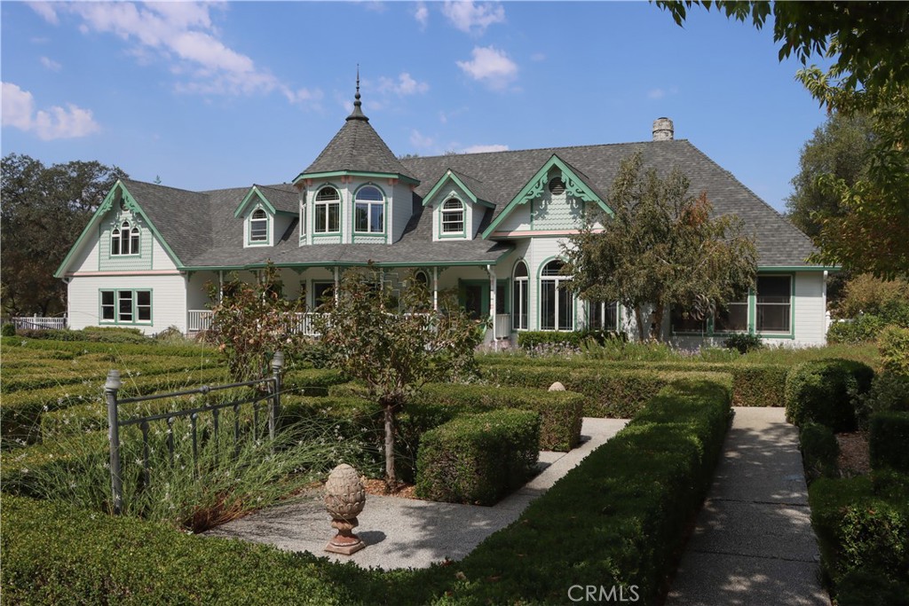A property available for sale at 31626 Road 400, Coarsegold, CA 93614.