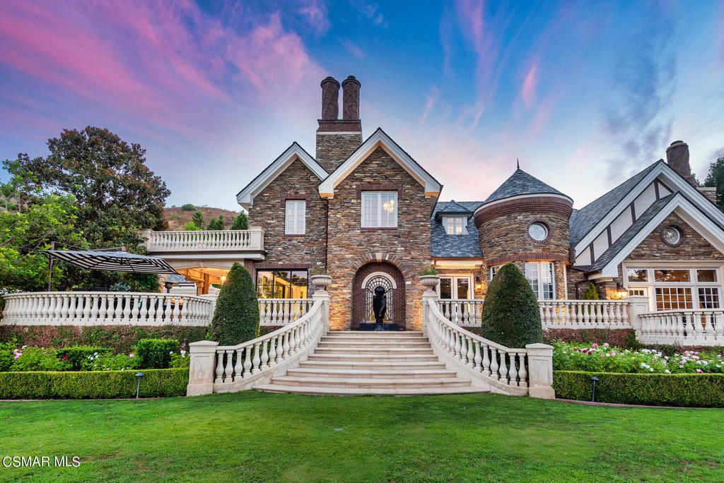 A property available for sale at 969 Westbend Road, Westlake Village, CA 91362.