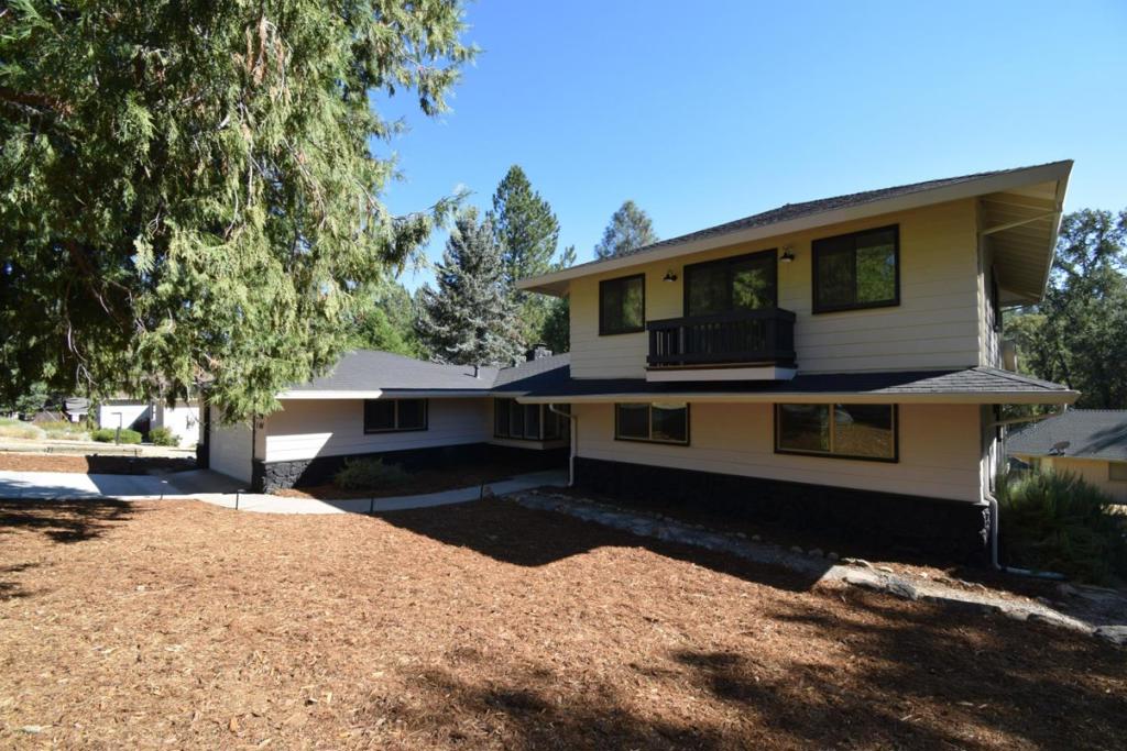 A property available for sale at 19501 Chaffee Circle, Groveland, CA 95321.