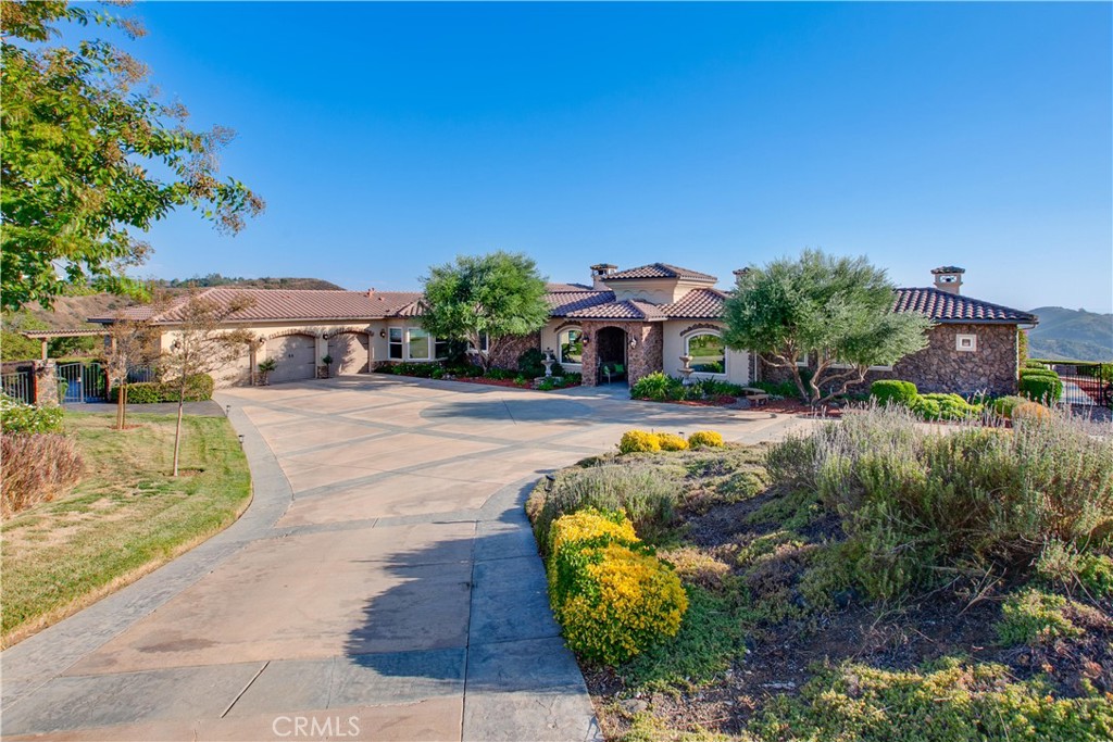 A property available for sale at 26088 Calle Catrina, Temecula, CA 92590.