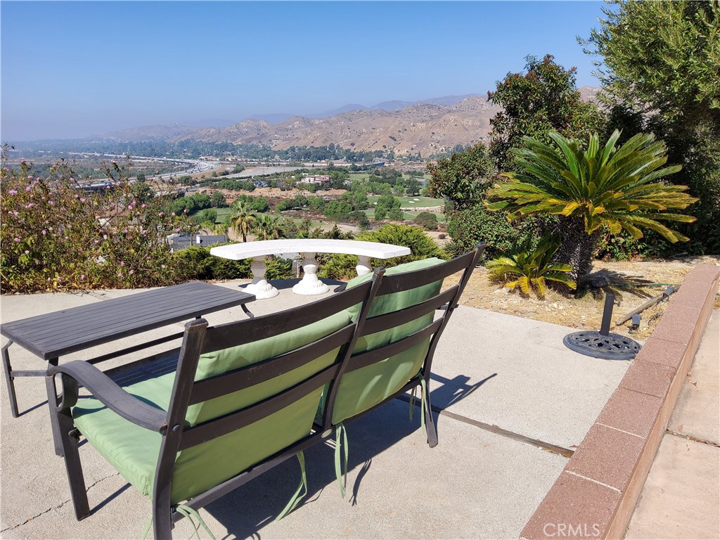 A property available for sale at 9050 Mulberry Drive, Sunland, CA 91040.