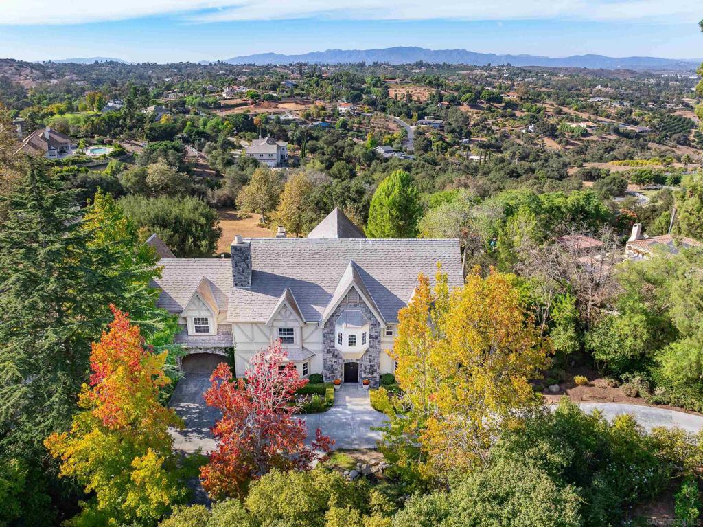 A property available for sale at 5 Rolling View Lane, Fallbrook, CA 92028.