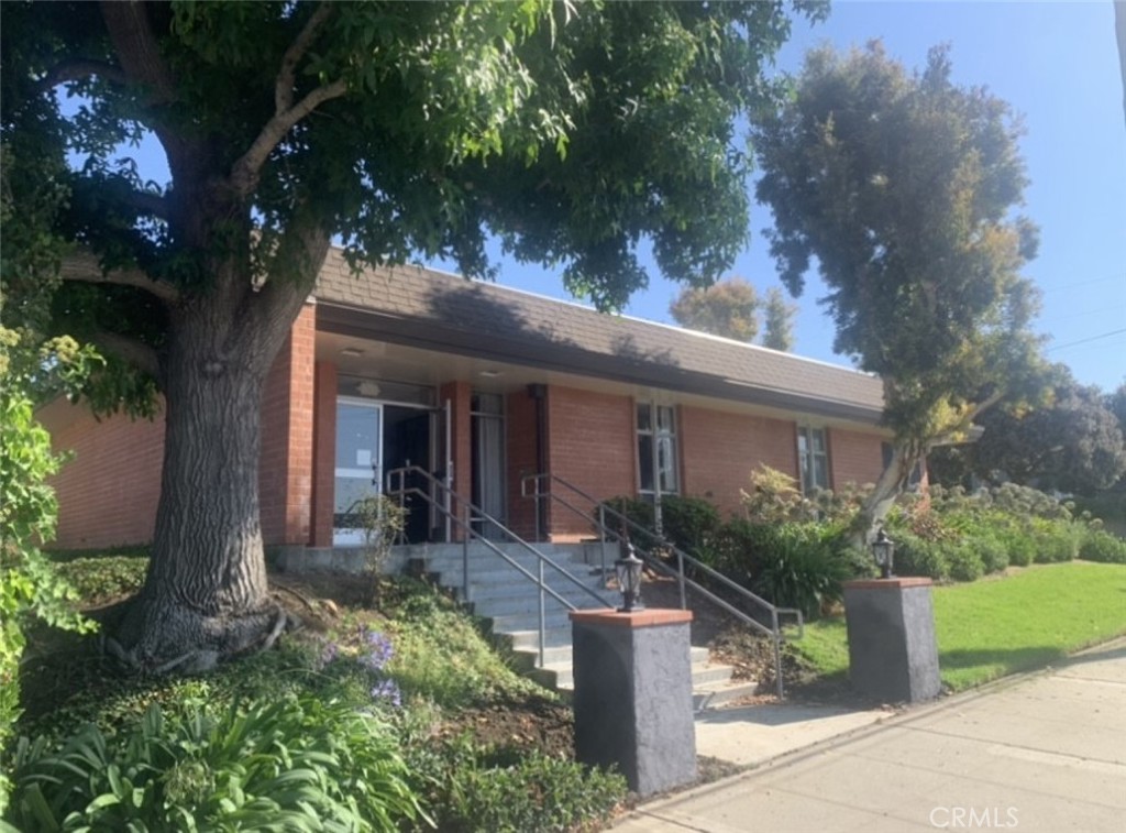 A property available for sale at 4797 Loma Vista Road, Ventura, CA 93003.