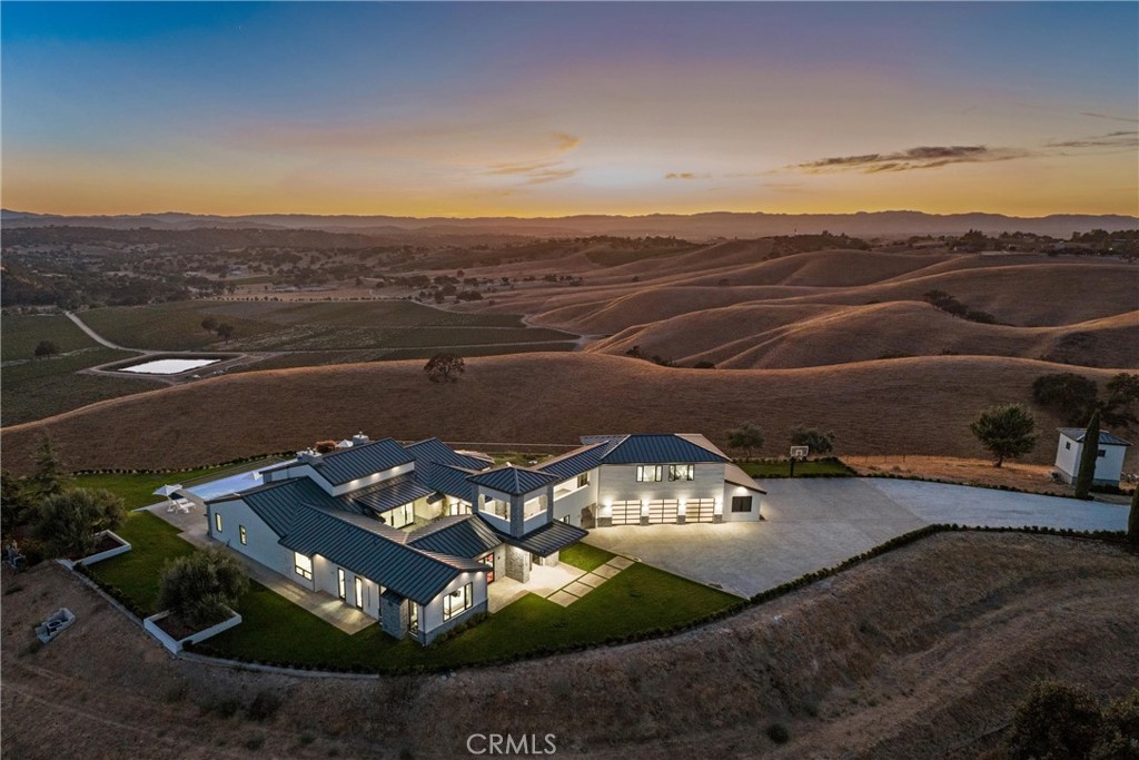 A property available for sale at 888 Camino Vina, Paso Robles, CA 93446.