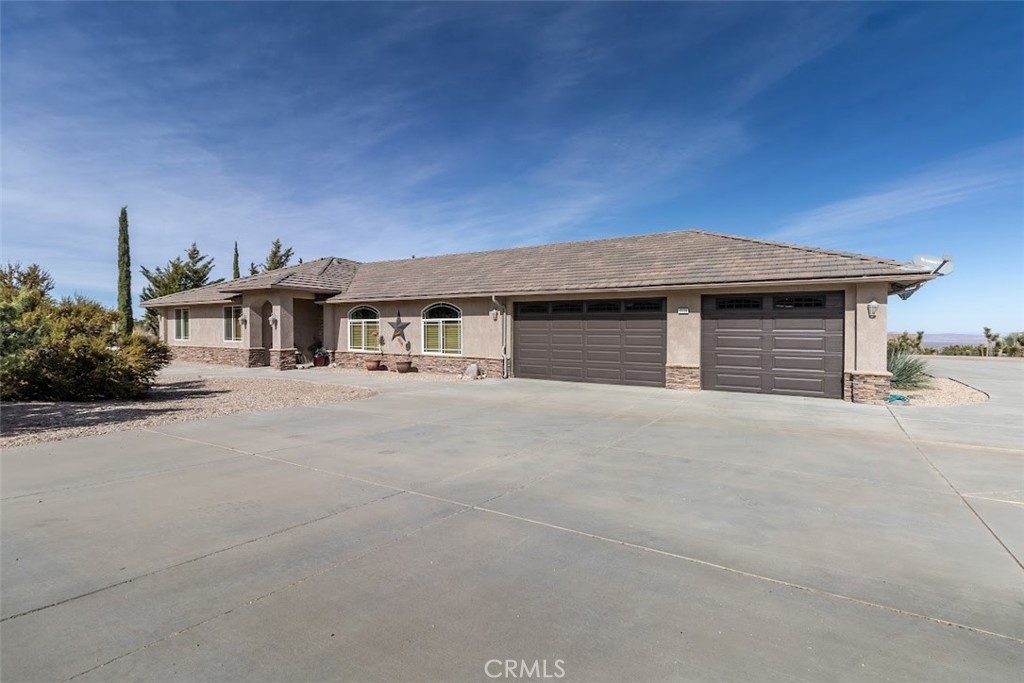 A property available for sale at 2038 Hollister Road, Pinon Hills, CA 92372.