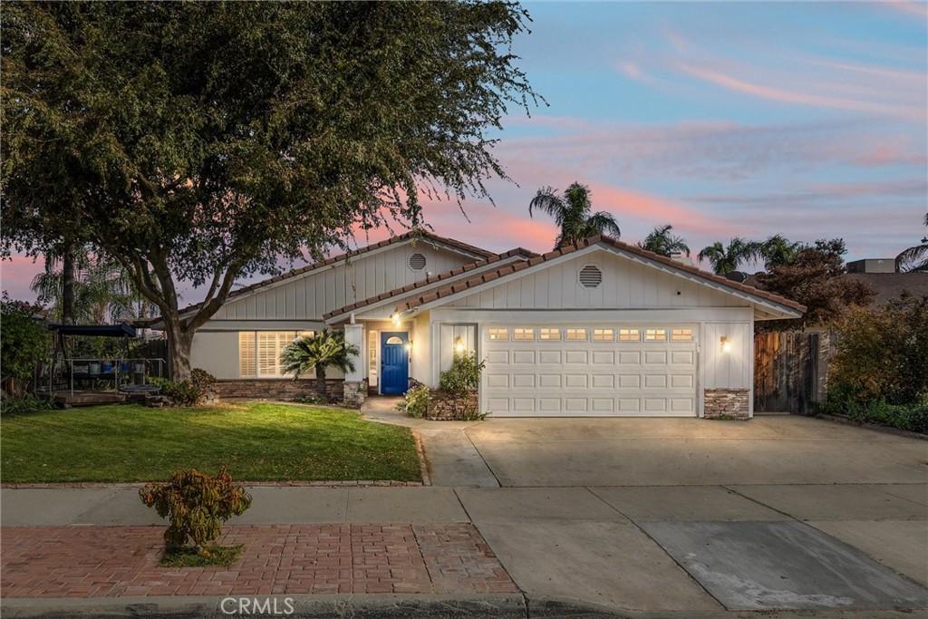 A property available for sale at 414 Hillard Street, Taft, CA 93268.
