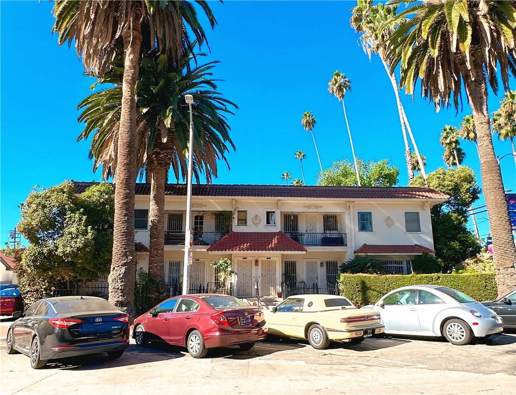 A property available for sale at 5648 Franklin Ave, Los Feliz, CA 90028.