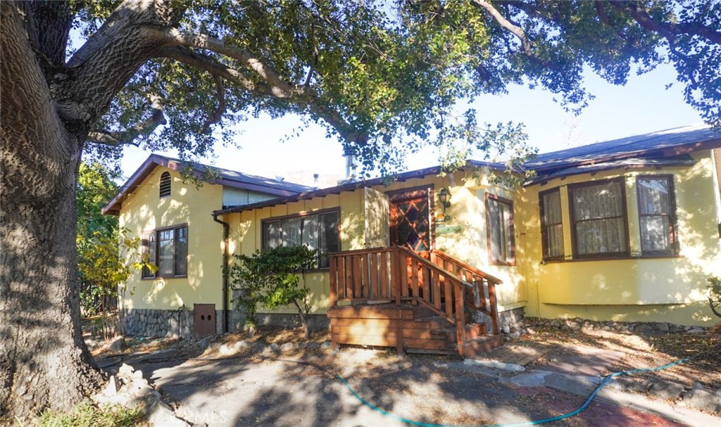 A property available for sale at 10520 Hillhaven Avenue, Tujunga, CA 91042.