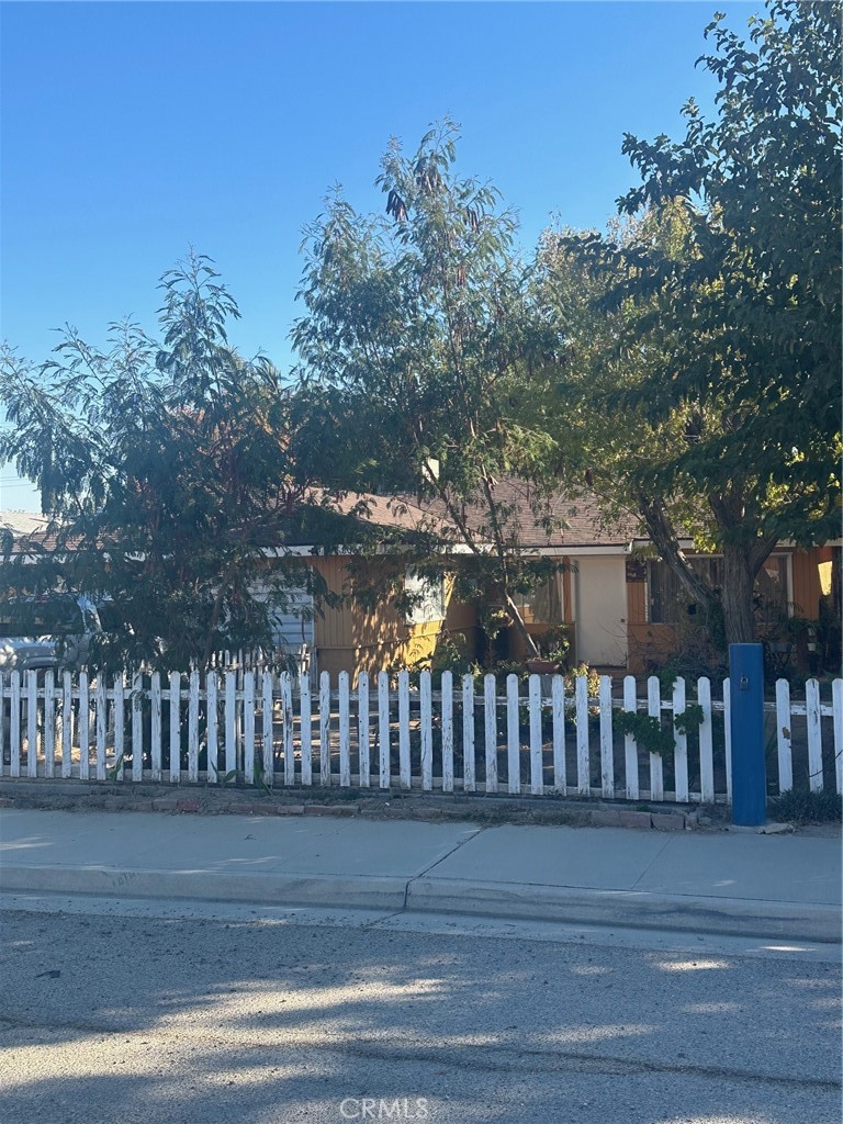 A property available for sale at 808 Stanislaus Street, Maricopa, CA 93252.