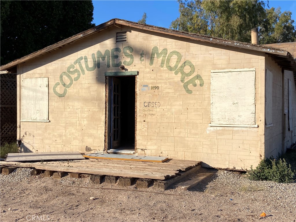 A property available for sale at 1896 & 1890 E Underwood Road, Holtville, CA 92250.