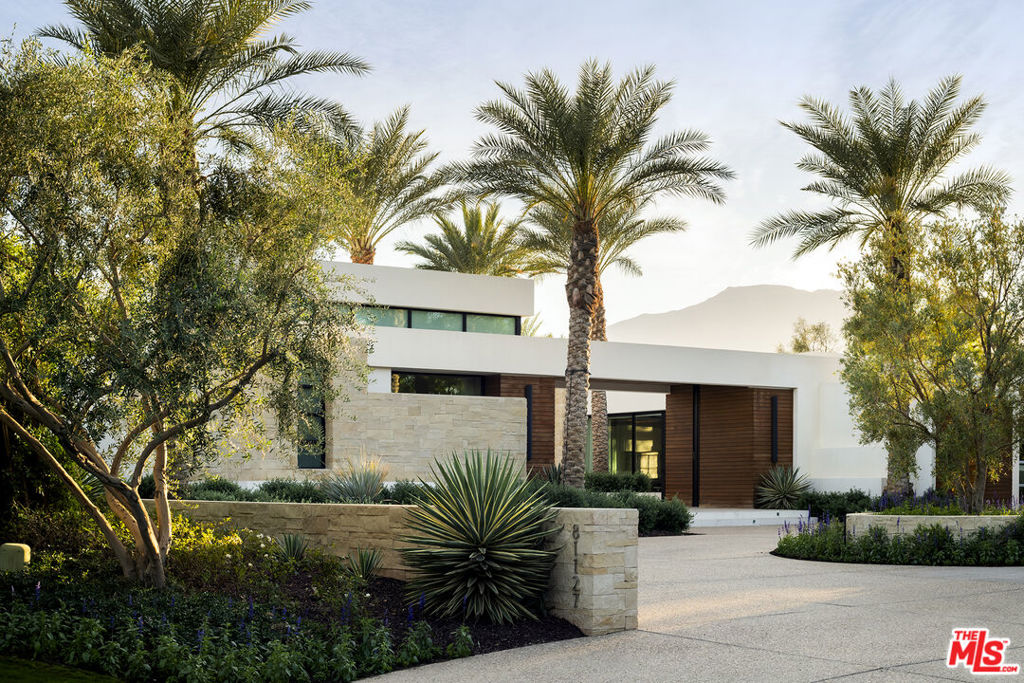 A property available for sale at 81127 Columbus Way, La Quinta, CA 92253.