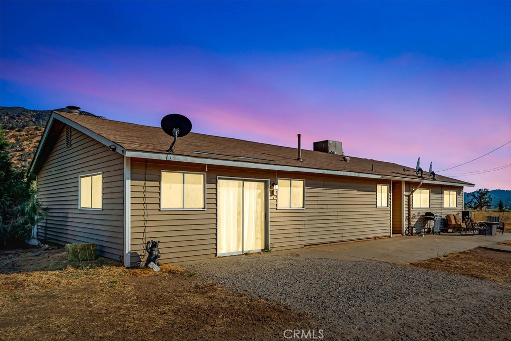 A property available for sale at 21508 Walker Basin Road, Caliente, CA 93518.