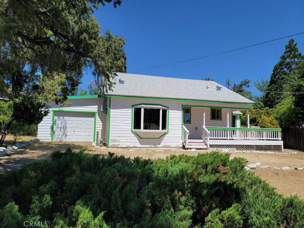 A property available for sale at 1004 Coldwater Drive, Frazier Park, CA 93225.