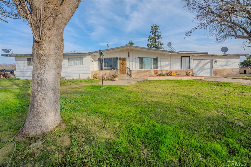 A property available for sale at 13250 Road 184, Porterville, CA 93257.