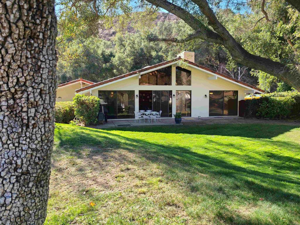 A property available for sale at 32202 Taupa Way, Pauma Valley, CA 92061.