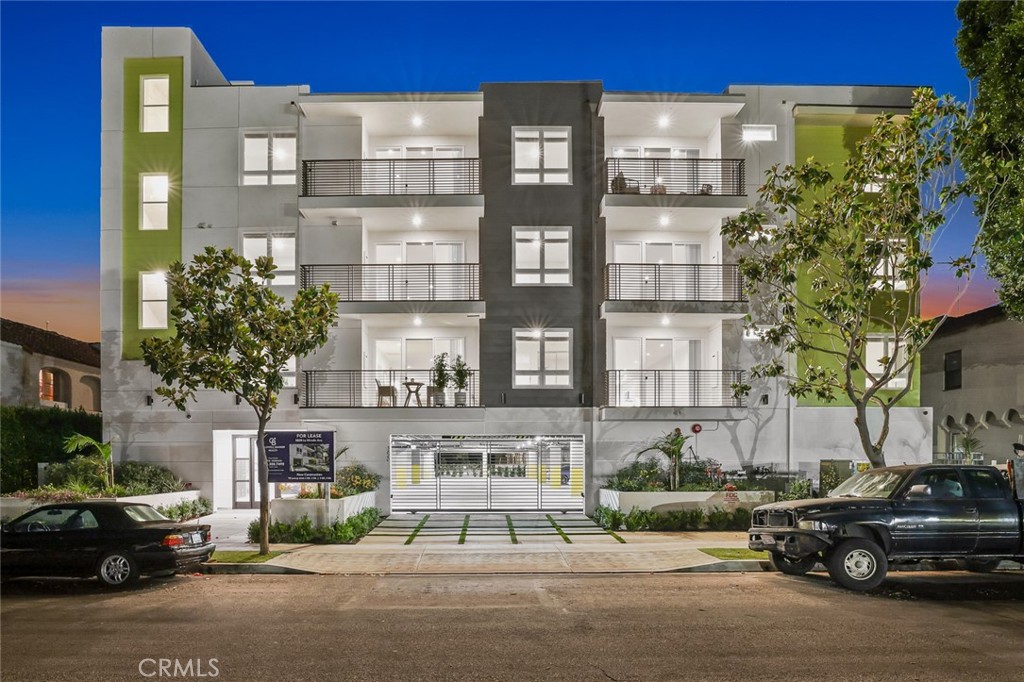 A property available for rent at 5820 La Mirada Avenue 304, Hollywood, CA 90038.