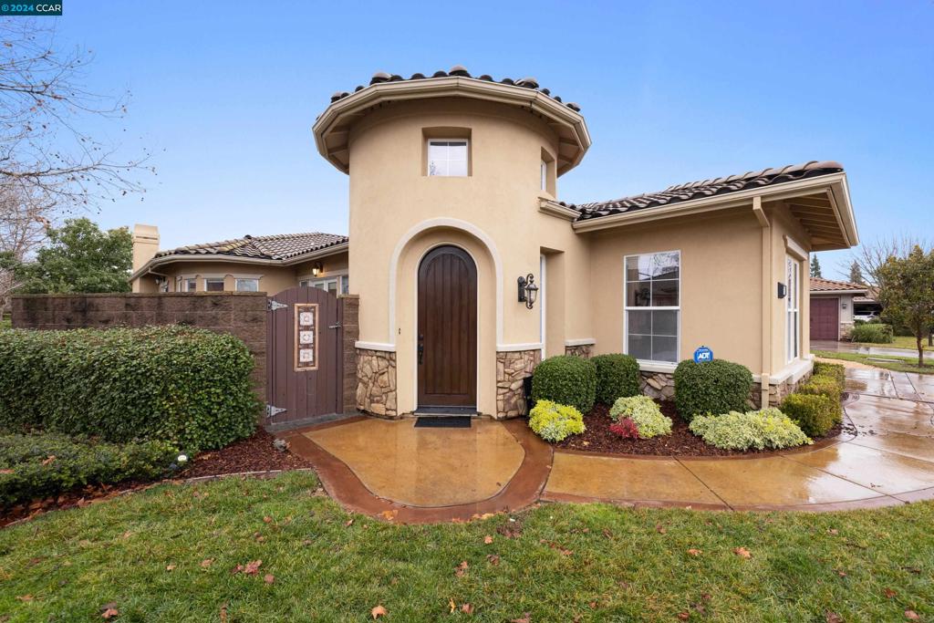 A property available for sale at 8702 Pasatiempo Circle, Roseville, CA 95747-5871.