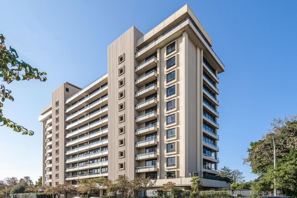 A property available for sale at 20 W 3rd Avenue 202, San Mateo, CA 94402.