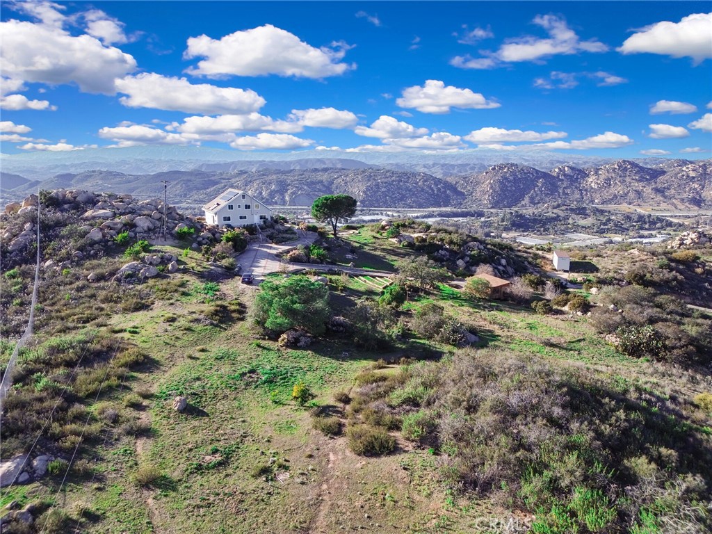 A property available for sale at 6750 Rainbow Heights Road, Fallbrook, CA 92028.