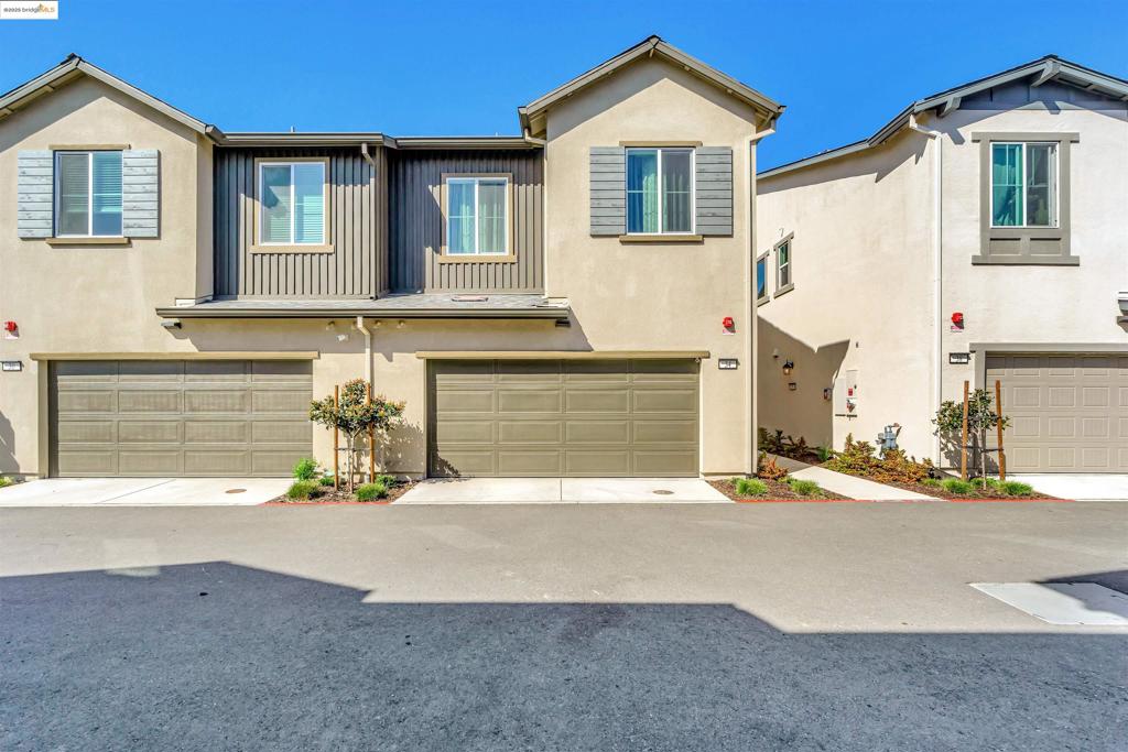A property available for sale at 34 Fern Ln, Pittsburg, CA 94565.