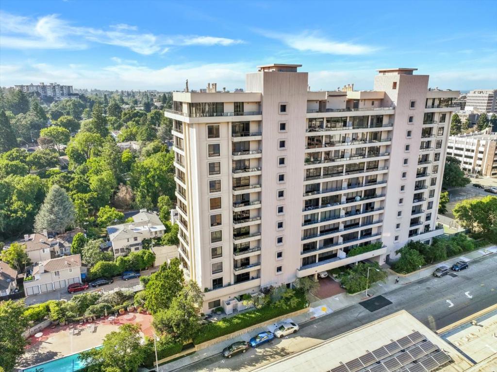 A property available for sale at 40 W 3rd Avenue 603, San Mateo, CA 94402.