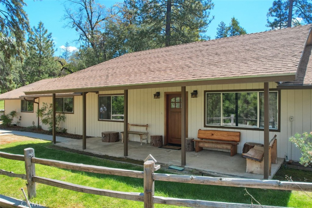 A property available for sale at 50986 Road 632, Oakhurst, CA 93644.