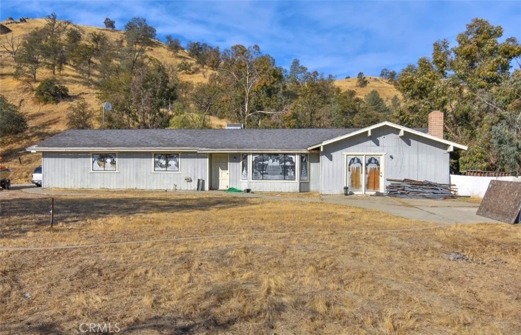 A property available for sale at 20499 Auberry Rd, Clovis, CA 93619.