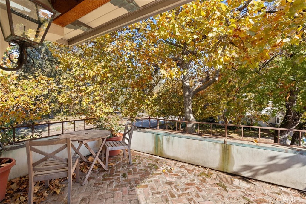 A property available for sale at 1095 Woodland Avenue, Chico, CA 95928.