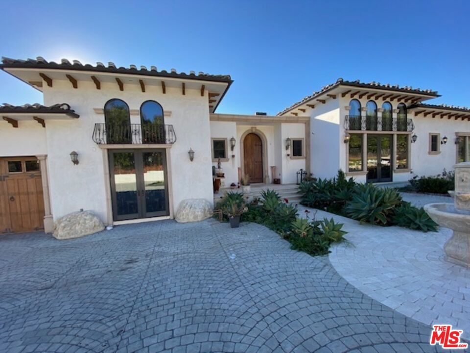 A property available for sale at 27901 Pacific Coast Highway, Malibu, CA 90265.