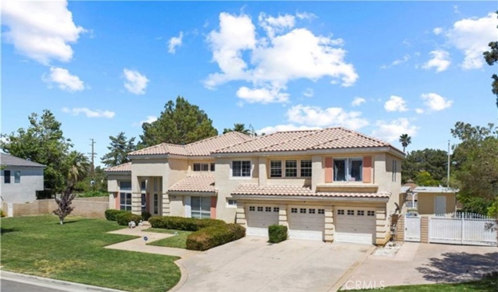 A property available for sale at 40148 Tesoro Lane, Palmdale, CA 93551.