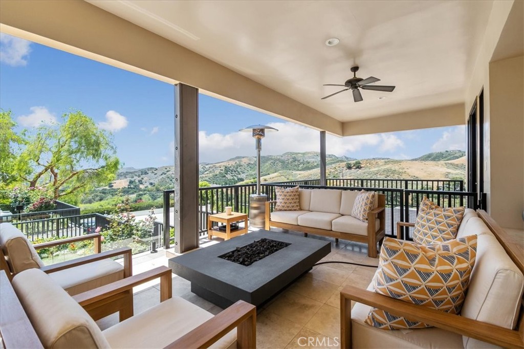 A property available for sale at 30905 Burlwood Drive, Castaic, CA 91384.