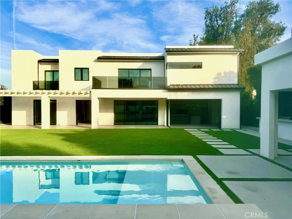 A property available for sale at 5321 Oak Park Avenue, Encino, CA 91316.