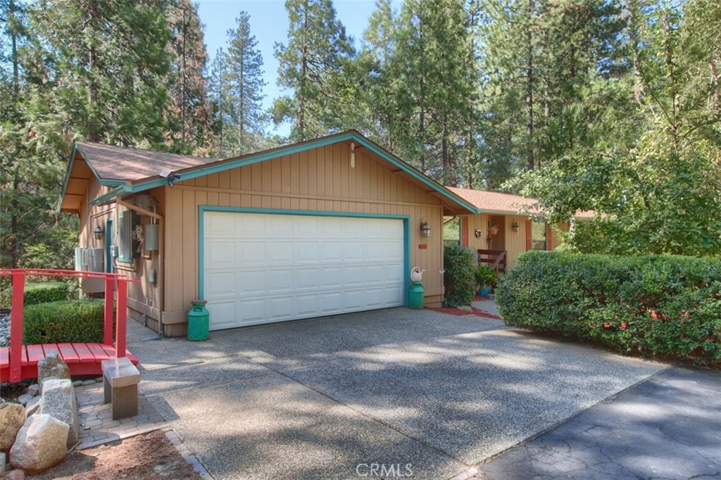 A property available for sale at 36555 Mudge Ranch Road, Coarsegold, CA 93614.
