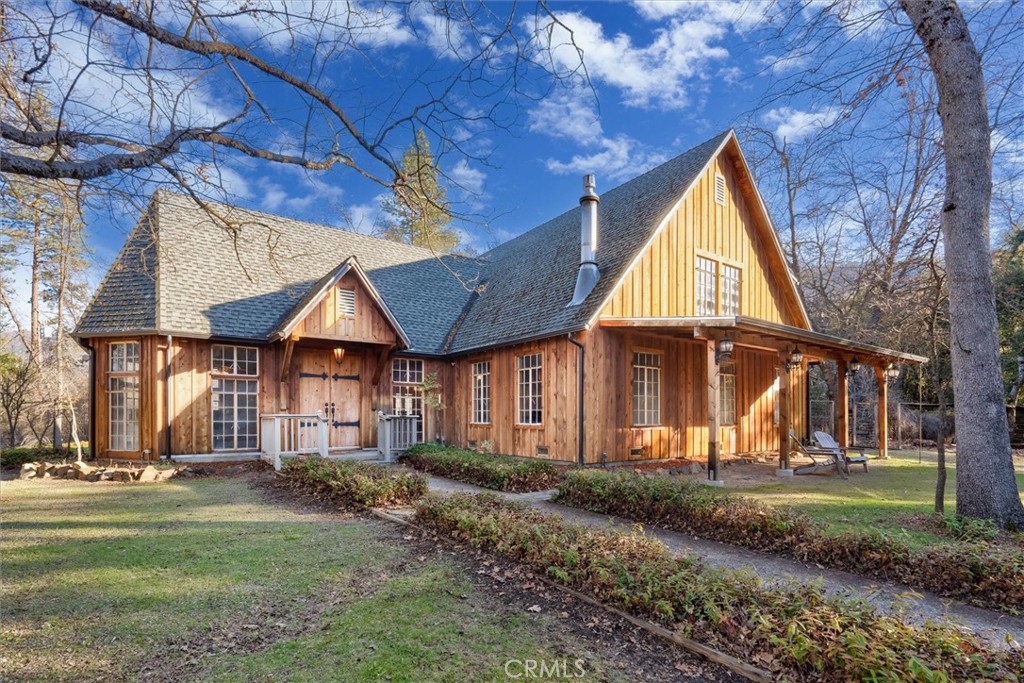 A property available for sale at 37607 Road 422, Oakhurst, CA 93644.