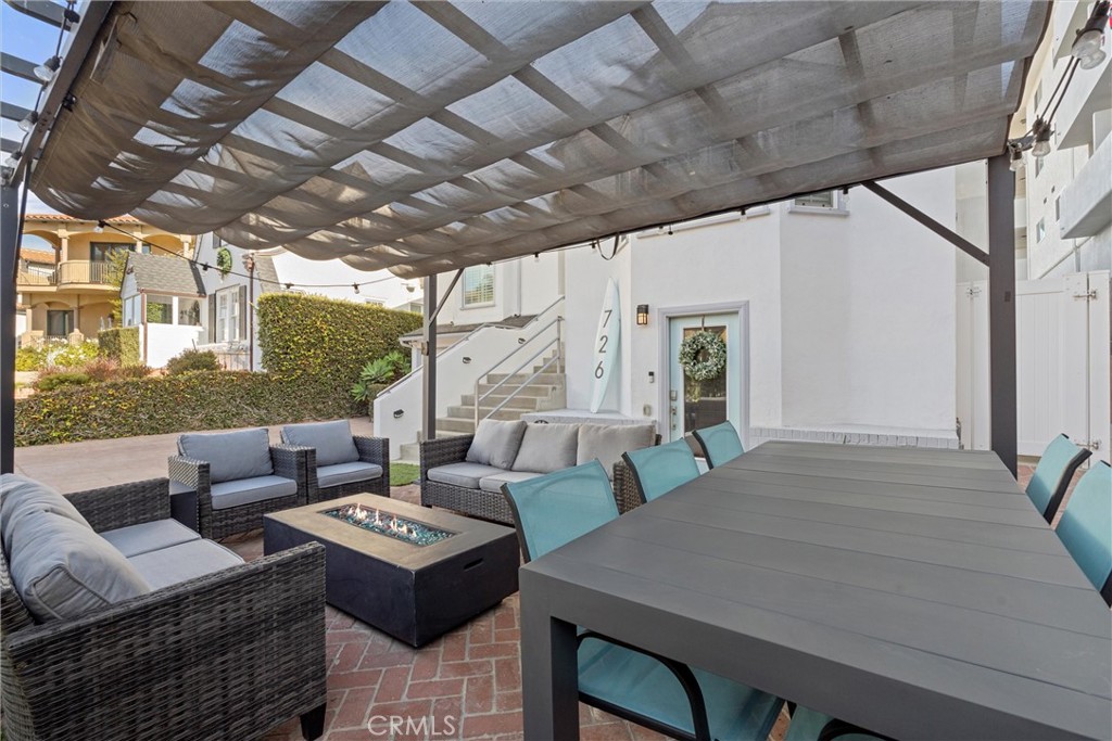 A property available for sale at 726 Esplanade, Redondo Beach, CA 90277.