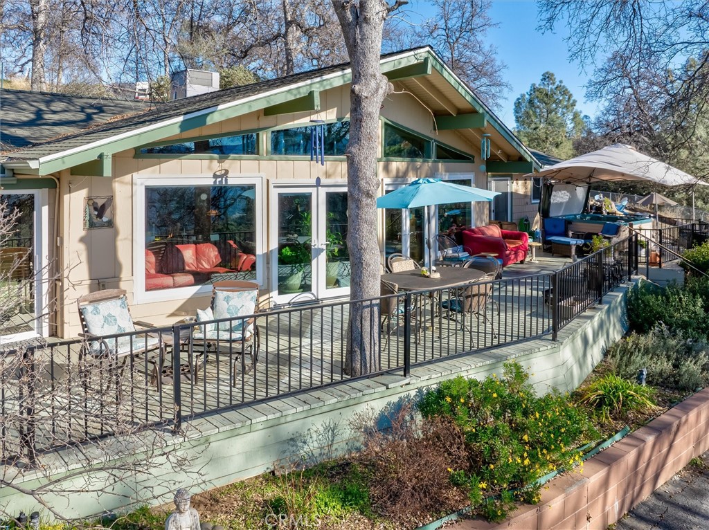 A property available for sale at 42387 Maples Lane, Oakhurst, CA 93644.
