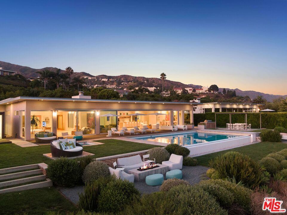 A property available for sale at 24685 Pacific Coast Highway, Malibu, CA 90265.