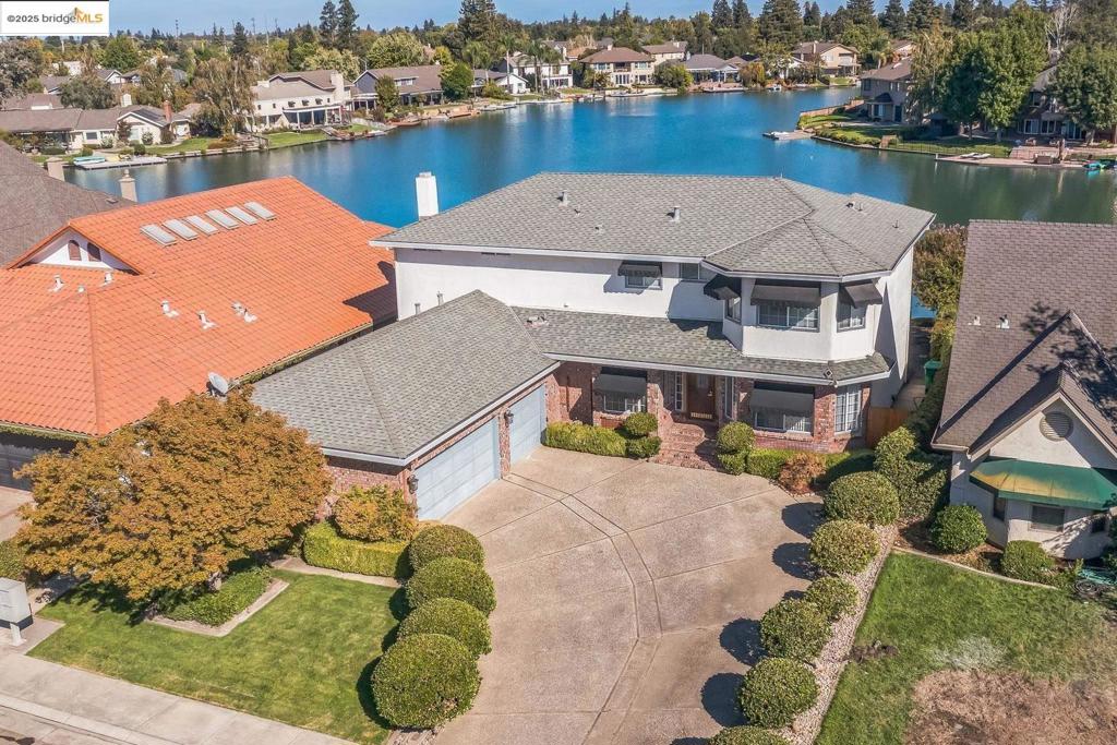 A property available for sale at 1720 Windjammer Ct, Lodi, CA 95242.