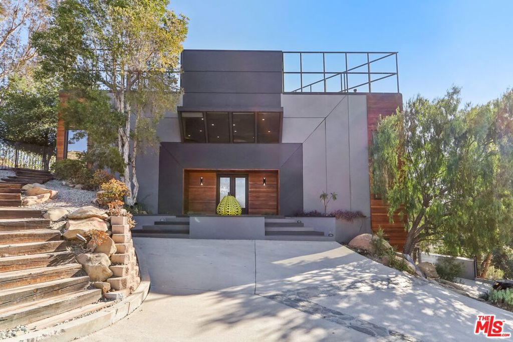 A property available for sale at 6 Colt Lane, Bell Canyon, CA 91307.